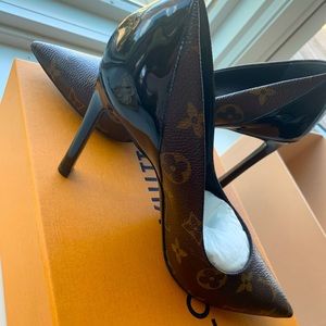 Louis Vutton monogram Cherie Pump